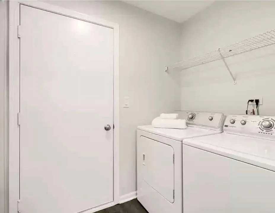 2905 Stockton Ct — Photo 4