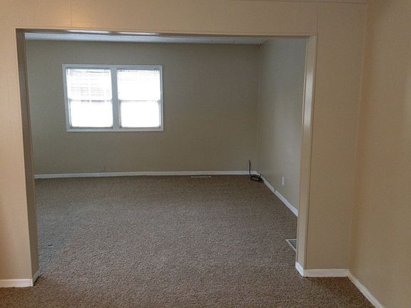 3rd image of 665 E Roosevelt Ave