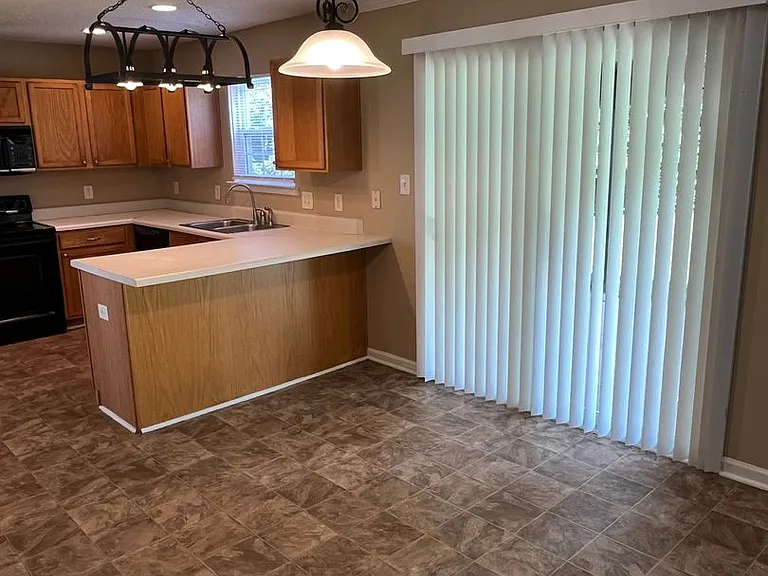 10410 Pickerel Ln — Photo 6