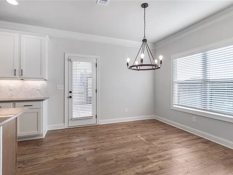 448 Banff Dr — Photo 7