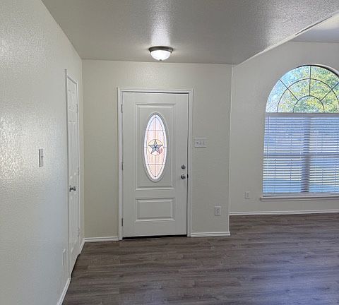 2nd image of 310 Sagebrush Ln