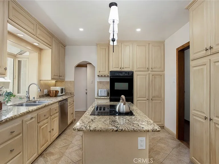 26 La Verne Ave — Photo 25