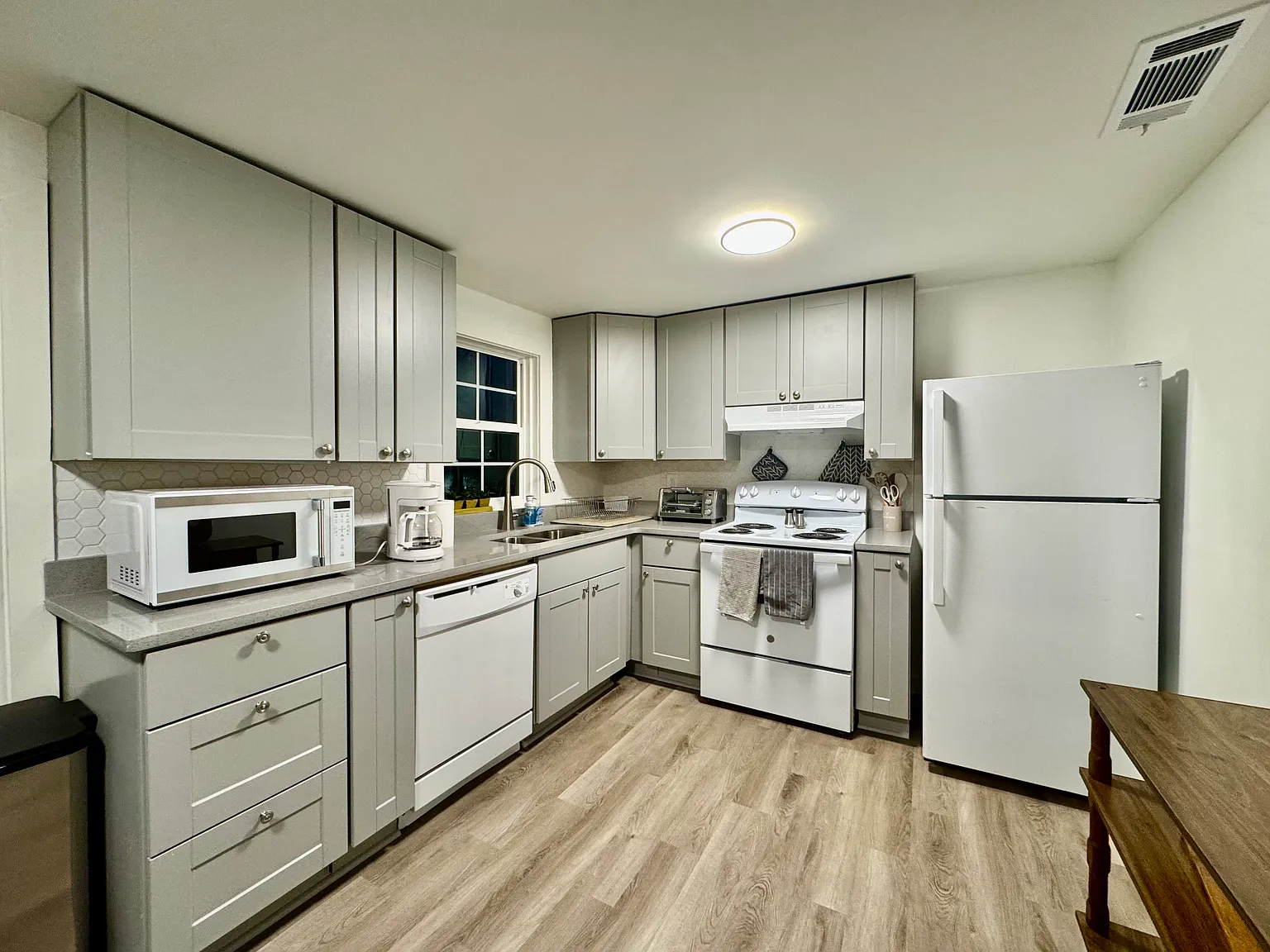 305 Collins Ave — Photo 4
