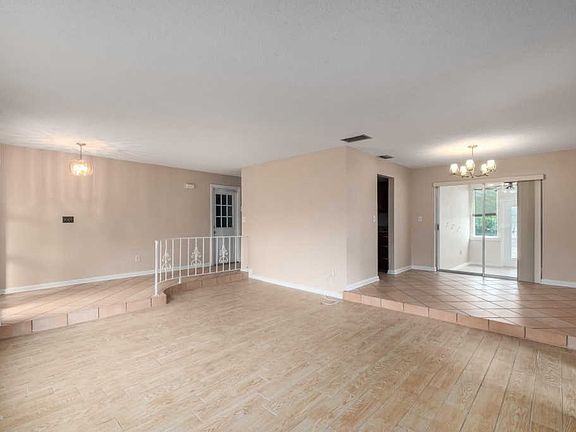 4th image of 2526 Wilmette Ave