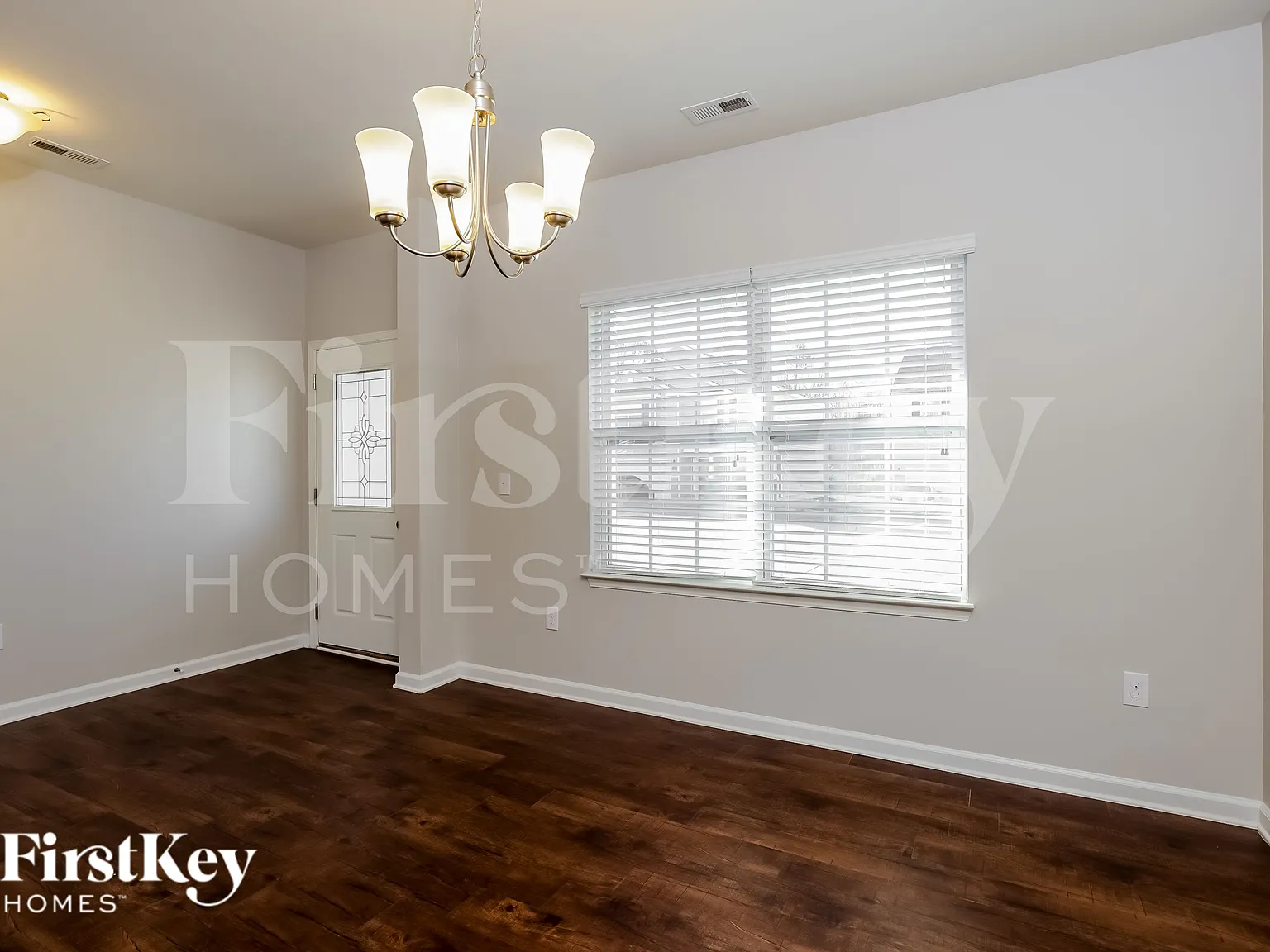 3 bed, 2.5 bath, 2292 sqft, $2,075 — Photo 4