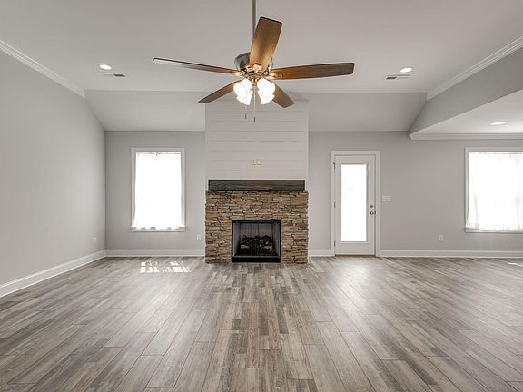 4th image of 6952 Brady Dr