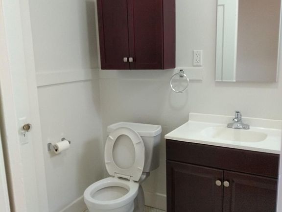 5th image of 247 25th Ave APT 4