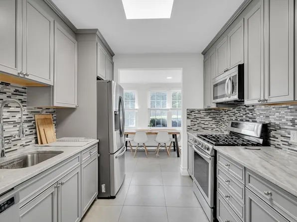 229 Watertown St #2, Watertown, MA 02472