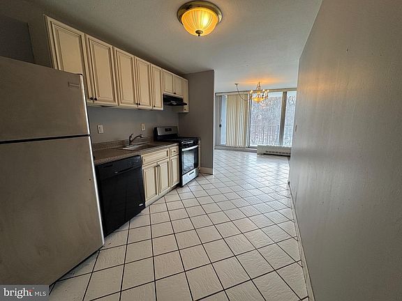 3rd image of 3900 Ford Rd APT 5M