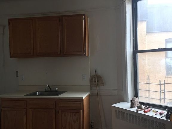 2nd image of 2414 21st St APT 8