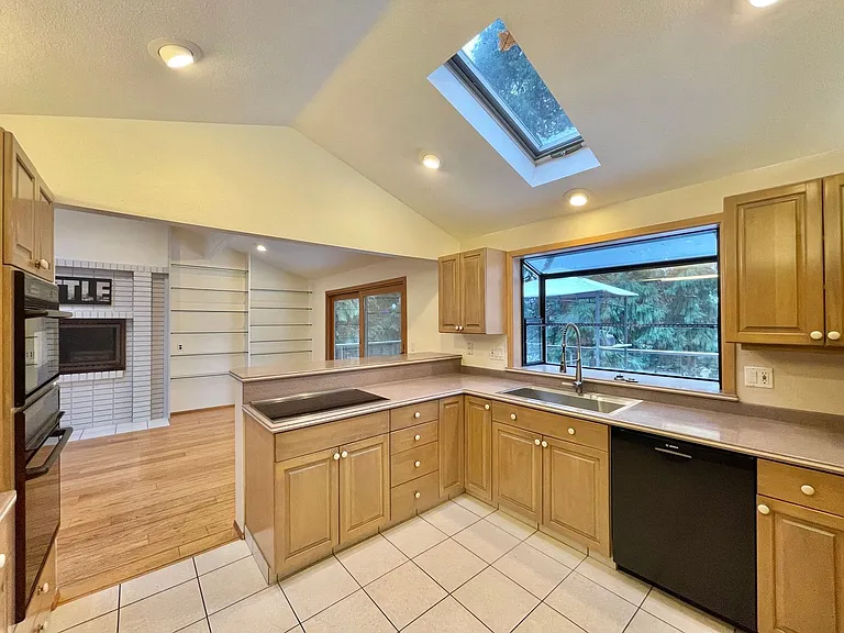 8611 NE 26th Pl — Photo 9