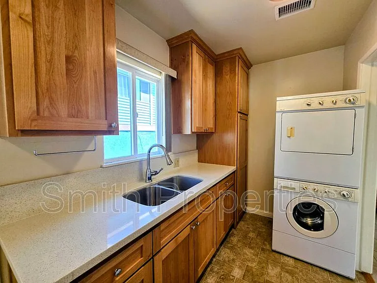 2601 Gates Ave #C — Photo 12