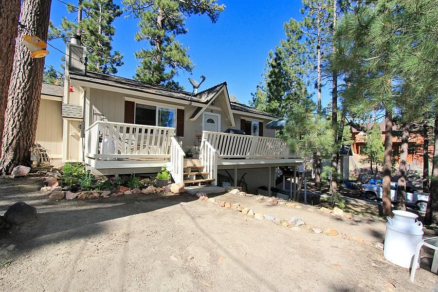 1st image of 39918 Esther Ln