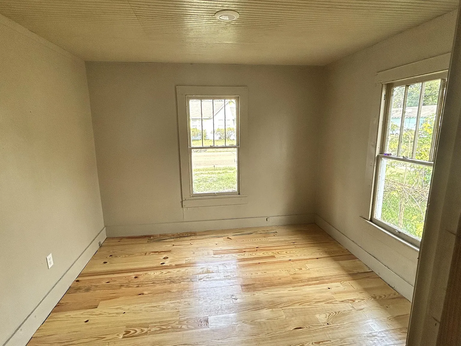 2742 Hollywood Street - 1 — Photo 2