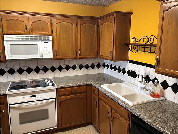 4th image of 4841 Colonial Park Dr