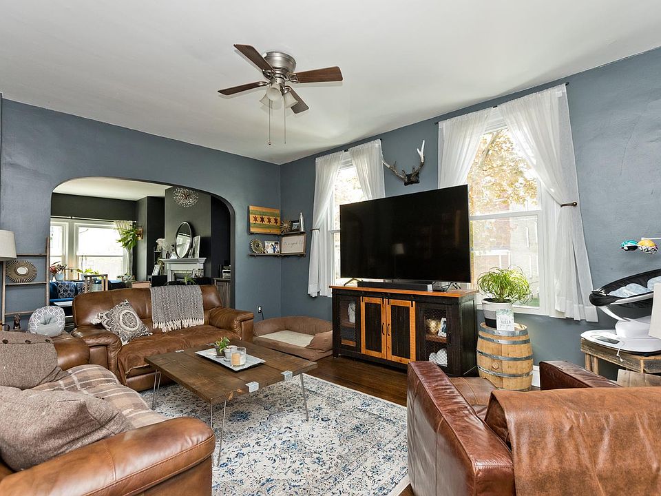 1st image of 1846 W Melrose St #1F