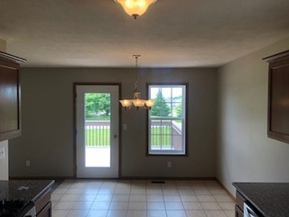 3rd image of 7116 Salzbrenner Ln
