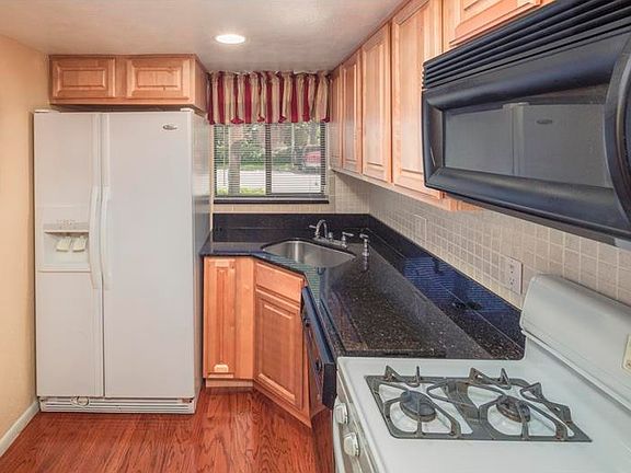 5th image of 2037 San Marcos Dr SE APT 111
