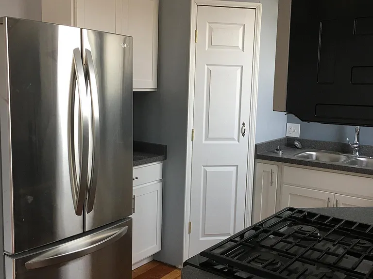 638 Monmouth St #3 — Photo 10