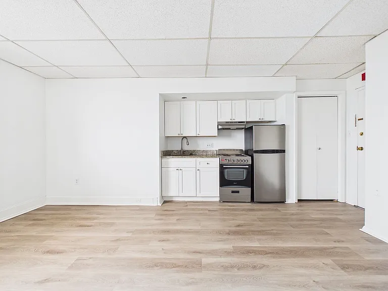 Morris Apartments — Photo 3