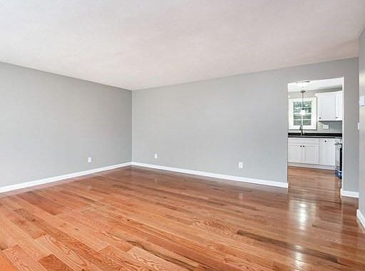 3rd image of 105 Haywood Dr