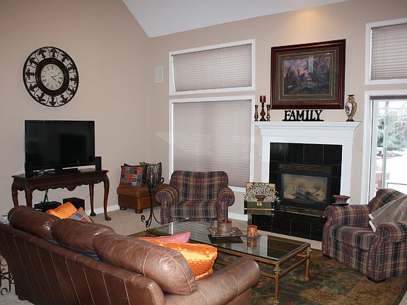 5th image of 244 Arbour Dr E