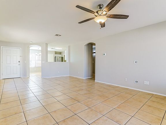 4th image of 1110 E Vernoa St