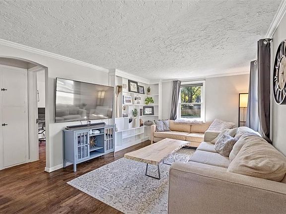 3rd image of 7845 Summit St