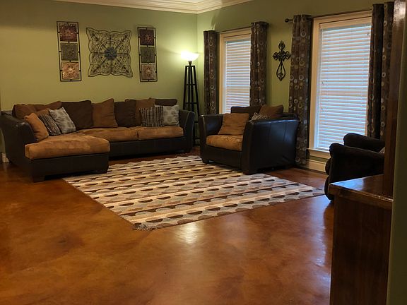 4th image of 463 Sharon Ln