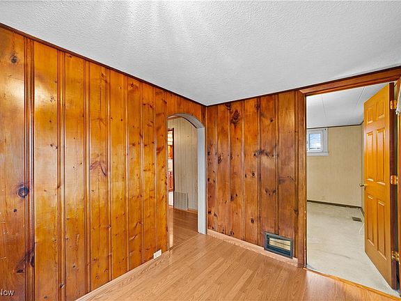 4th image of 647 Idlewood Ave