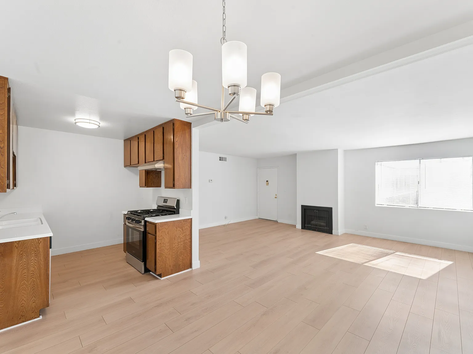 2 bed, 800 sqft, $2,650 — Photo 4