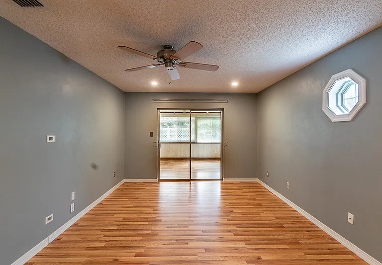 10502 Linger Ln — Photo 7