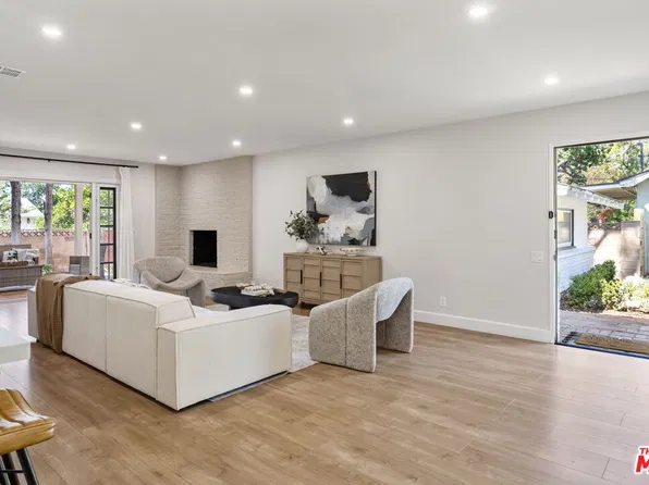 24022 Vanowen St, West Hills, CA 91307