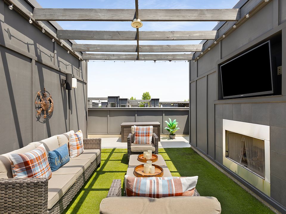 Rooftop Terrace (length of townhome)
