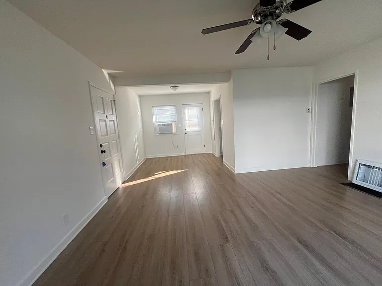 933 W Angeleno Ave #933 — Photo 7