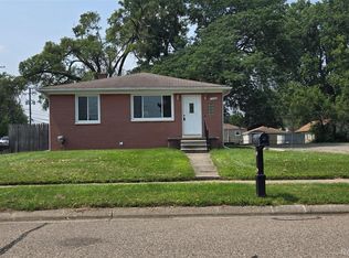 11633 Arcola St, Livonia, MI 48150