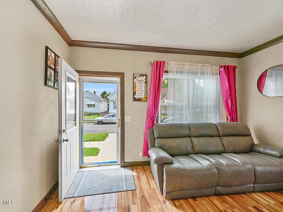4th image of 2938 Hartman St