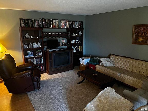 5th image of 410 E Logan St