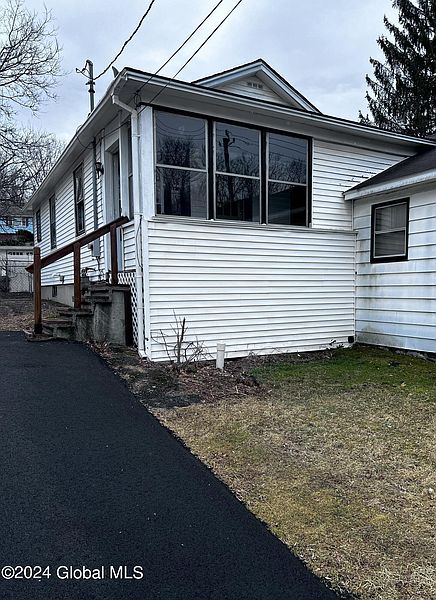 2nd image of 84 N Lake Avenue