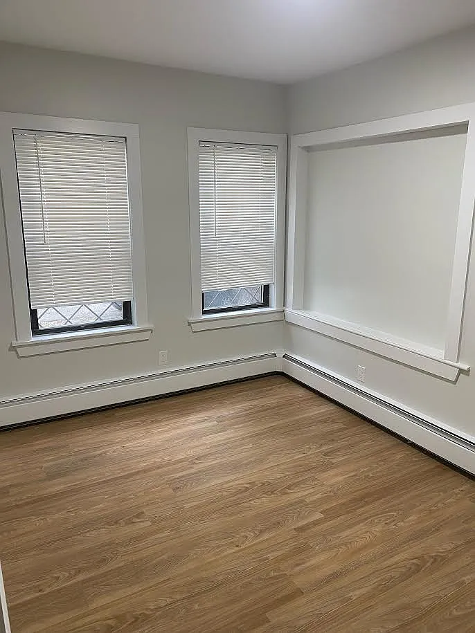 3 bed, 9999 sqft, $3,200 — Photo 2