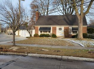 942 University Pl, Grosse Pointe, MI 48230