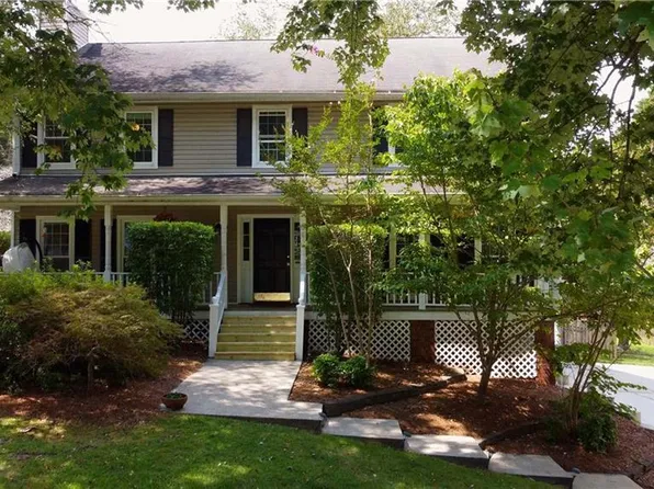 1375 Drakie Ct, Lilburn, GA 30047