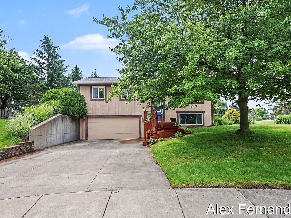 1st image of 5860 Valley Lane Dr SE