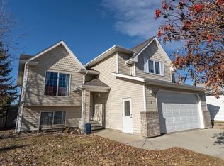 14 E Riviera Dr, Lacombe, AB T4L2H6