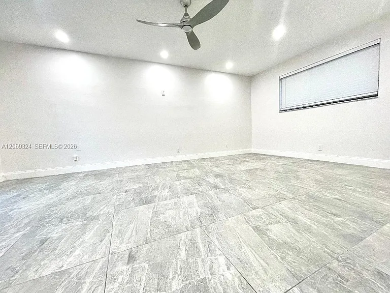 4910 Jefferson St — Photo 24