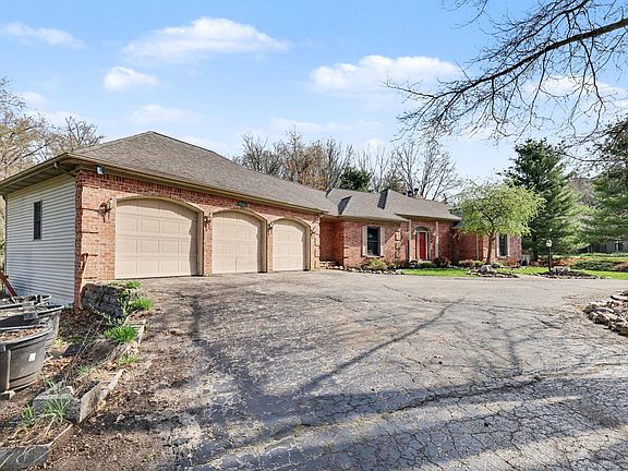 2nd image of 2864 Riverwoods Dr NE