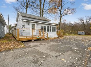 2040 Linden St, Fenton, MI 48430