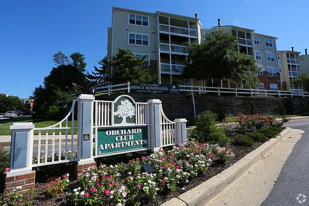 Orchard Club Apartments — Photo 2