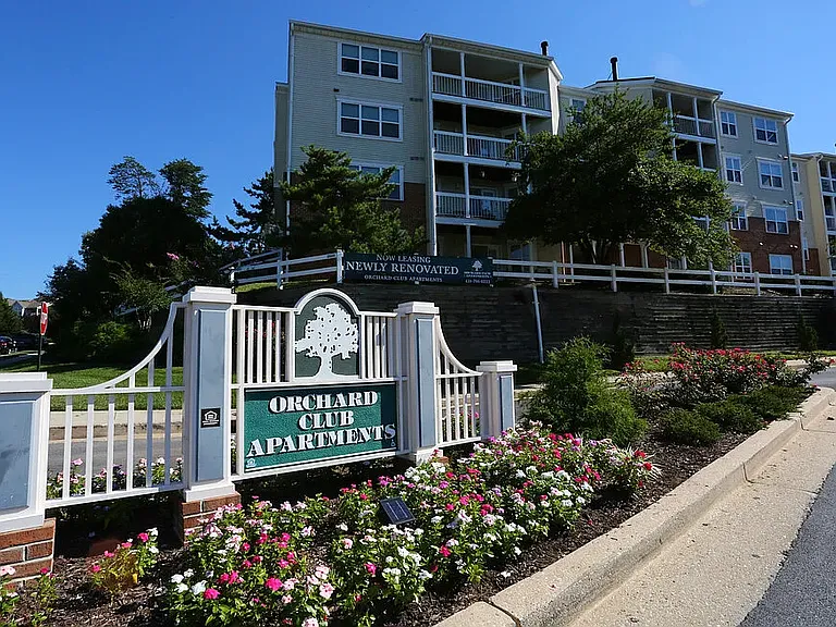 Orchard Club Apartments — Photo 2
