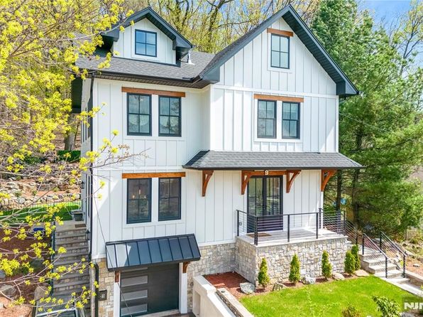 9 Palmer Pl, Leonia, NJ 07605